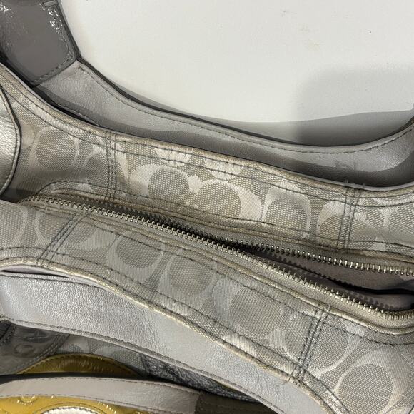 Coach Madison Maggie Circle Appliqué Hobo – Style 18824 - Picture 6 of 7